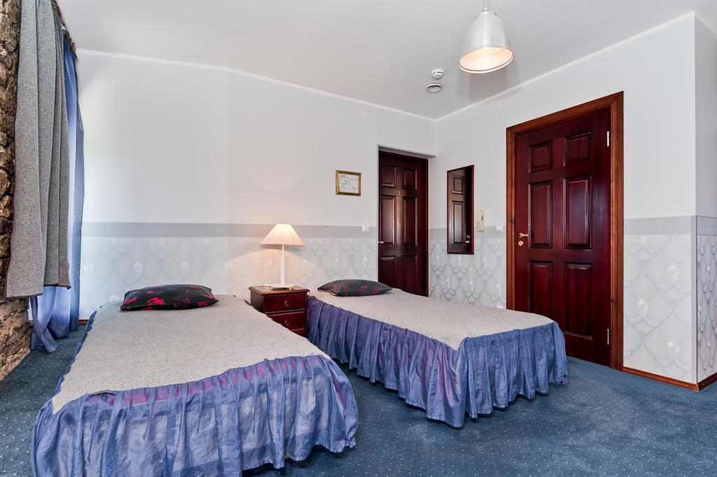 Veskisilla Hotel Turi ภายนอก รูปภาพ