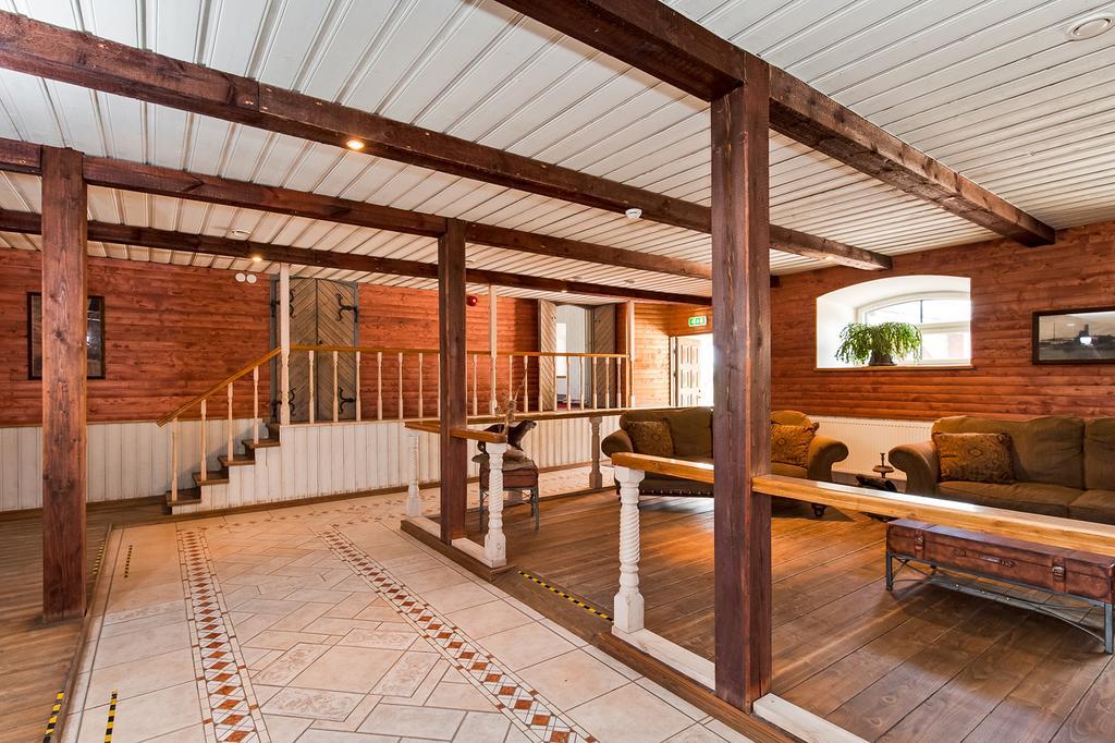 Veskisilla Hotel Turi ภายนอก รูปภาพ